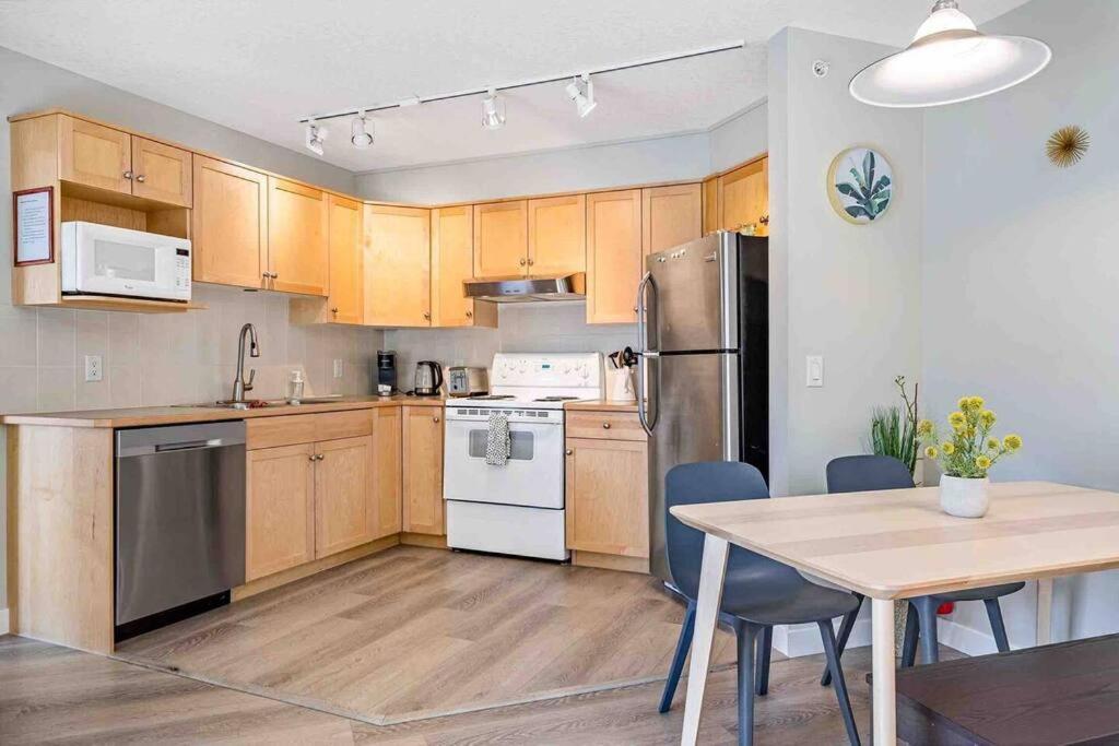 Lux 2Br 5Bd Suite Mountain View! Canmore Exterior photo